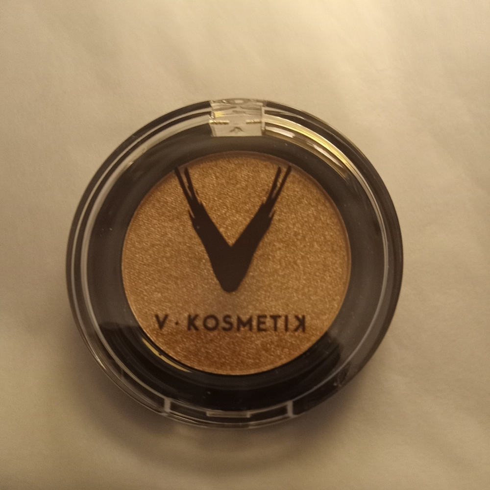 🥰 5/$25 - V. Kosmetik Pressed Shimmer Powder